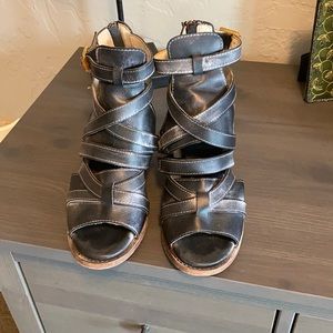 Freebird Claw sandals